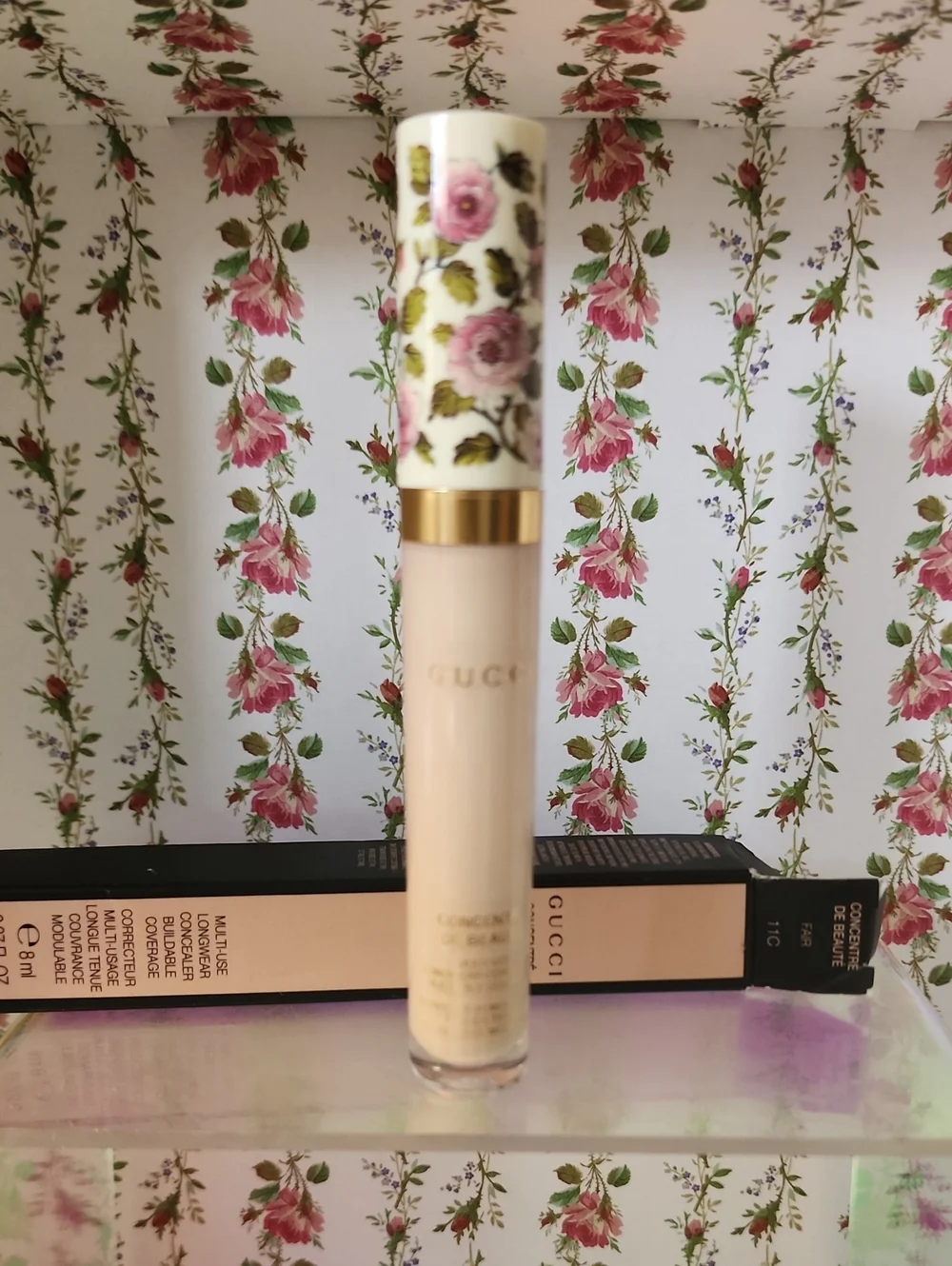 Gucci Beige Floral-Top Liquid Concealer